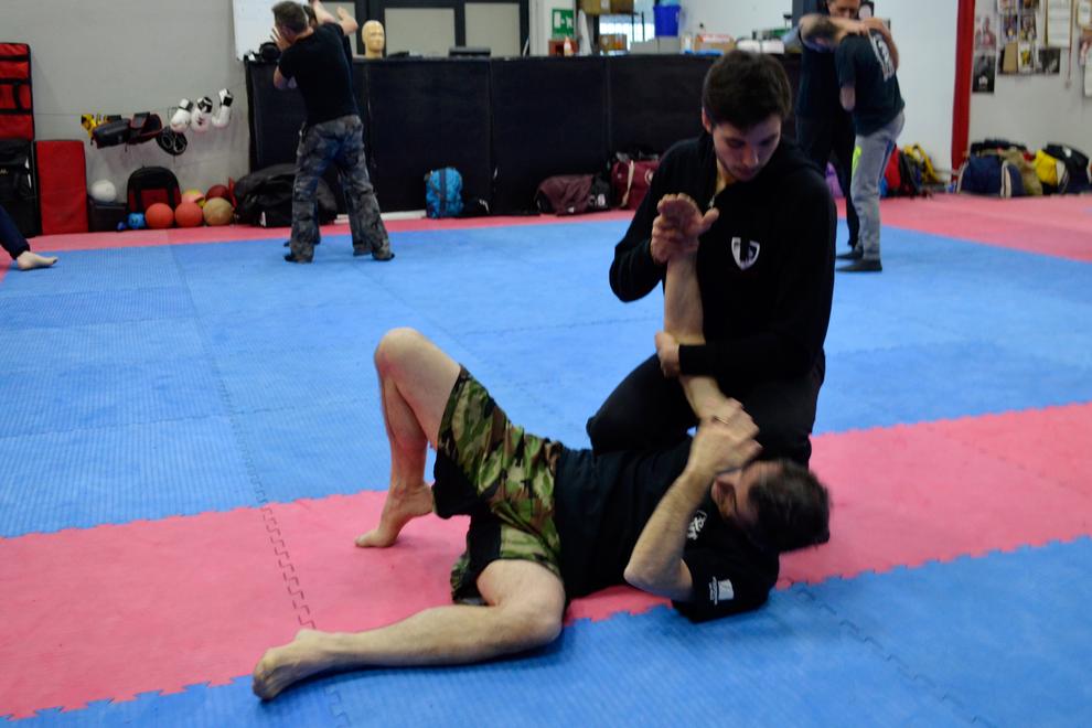 armlock on the ground for side control