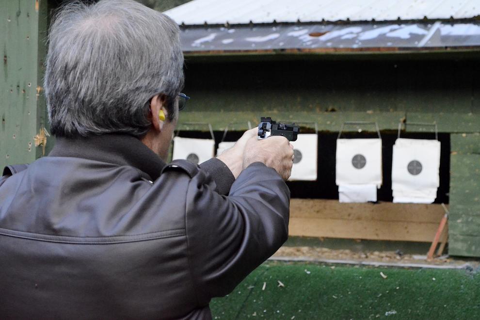 shooting with gun - Stage di tiro al poligono