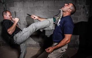 Eyal Yanilov kick in the face
