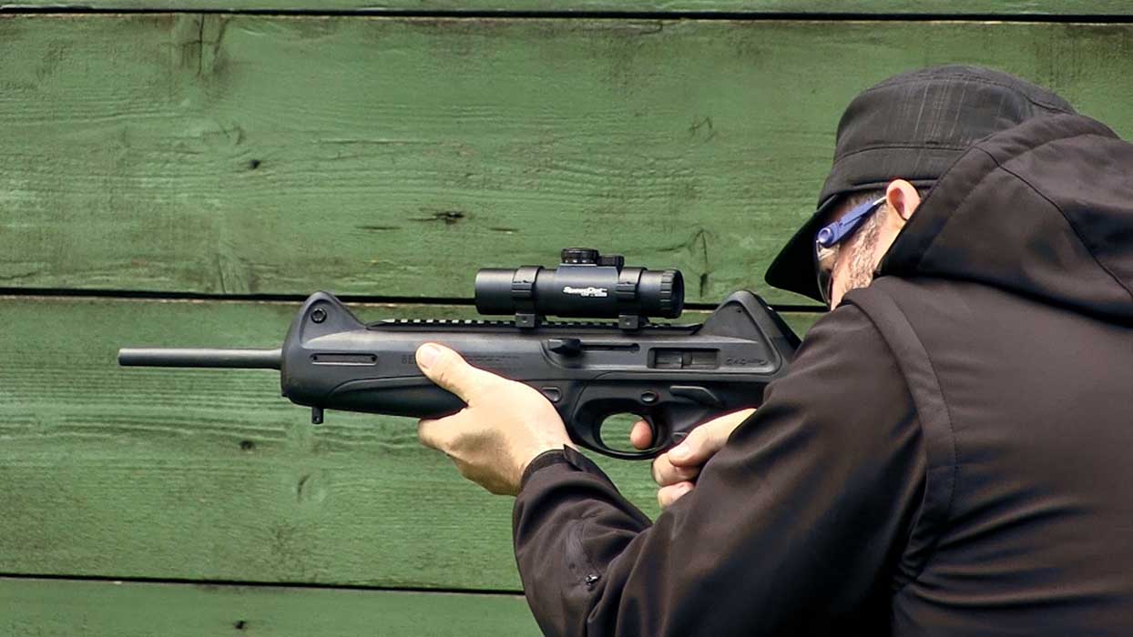 Beretta shooting range rifle aiming